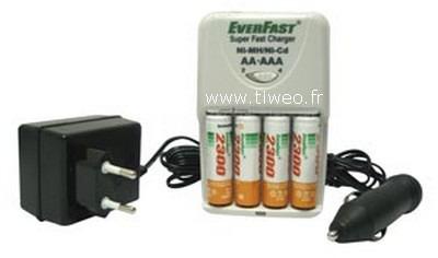 Caricabatterie per Ni-MH / Ni-CD + 4 batterie Ni-MH