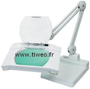 Lampe loupe lumineuse socle intégré