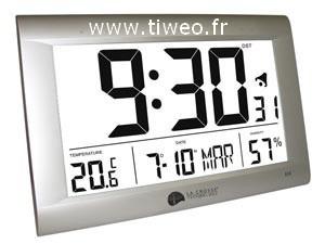Giant clock radio-controlled