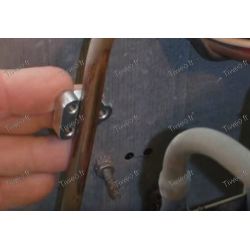 Self-piercing valve to recharge a fridge